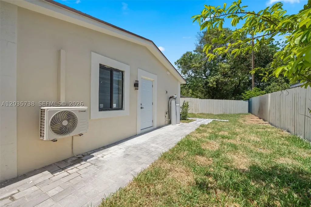 1944 NE 2nd Avenue Pompano Beach FL 33060