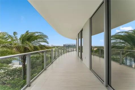 2411 Laguna Circle North Miami FL 33181