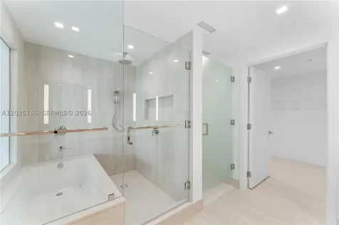 2411 Laguna Circle North Miami FL 33181