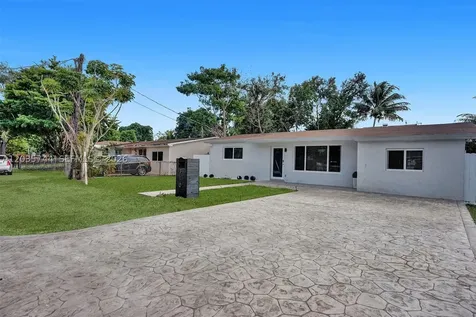 310 NE 162nd Street Miami FL 33162