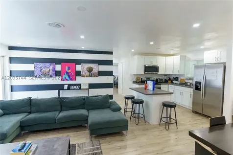310 NE 162nd Street Miami FL 33162