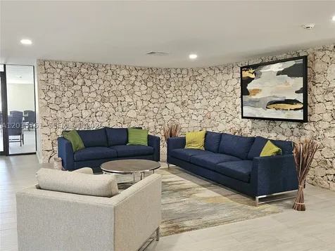 8075 SW 107th Avenue Miami FL 33173