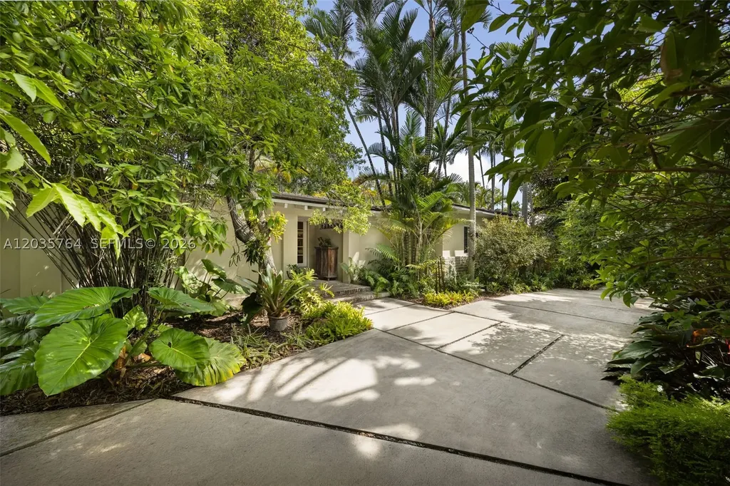 1621 Nocatee Drive Coconut Grove FL 33133