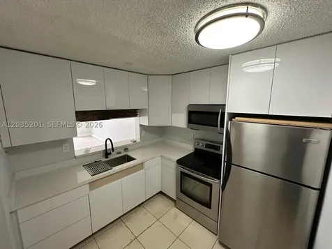 484 NW 165th St Road Miami FL 33169