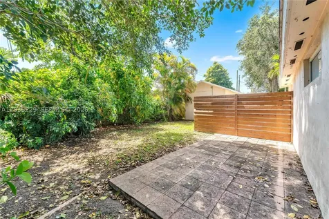 321 NW 56th Avenue Miami FL 33126