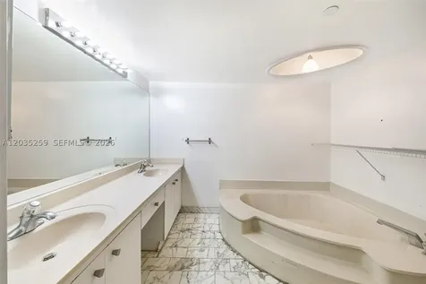 2000 Towerside Terrace Miami FL 33138