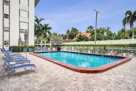 3181 S Ocean Drive Hallandale Beach FL 33009