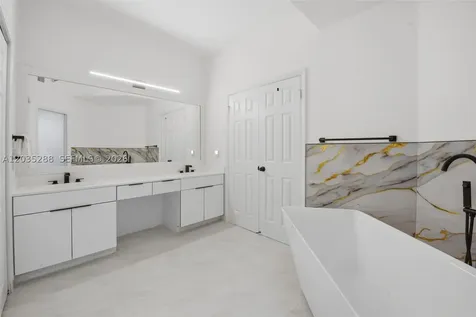 3500 Mystic Pointe Drive Aventura FL 33180