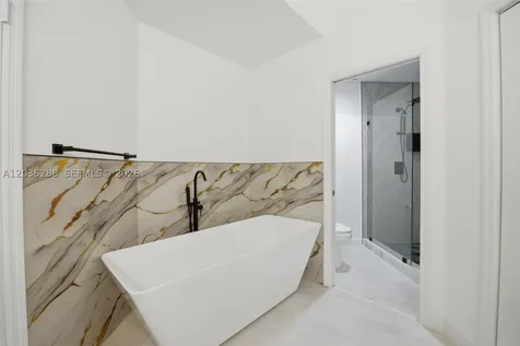 3500 Mystic Pointe Drive Aventura FL 33180