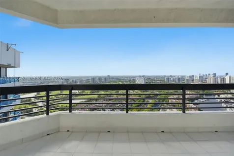 3500 Mystic Pointe Drive Aventura FL 33180