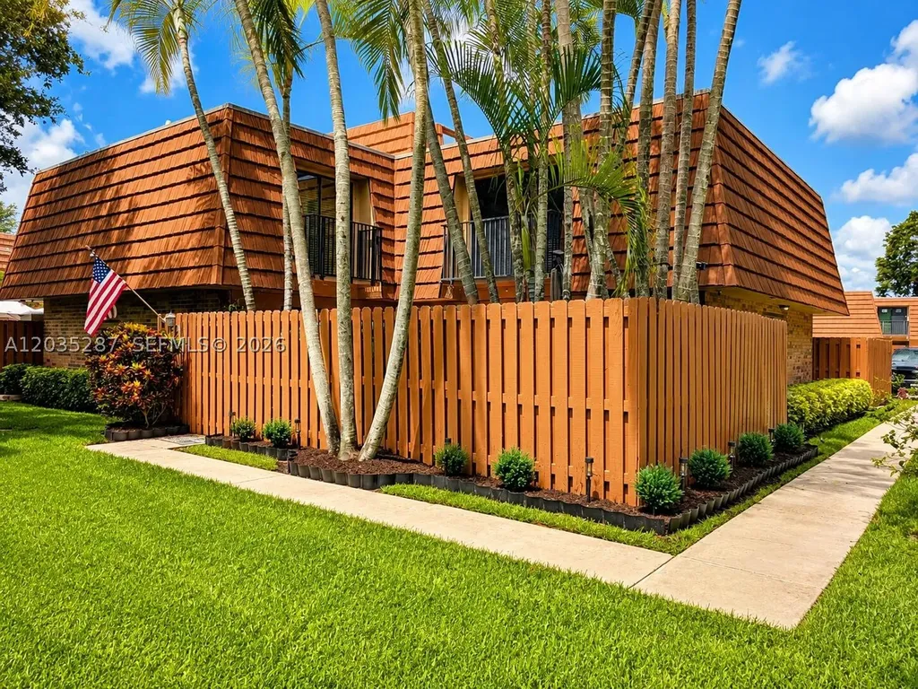 2589 Garden Hollywood FL 33026