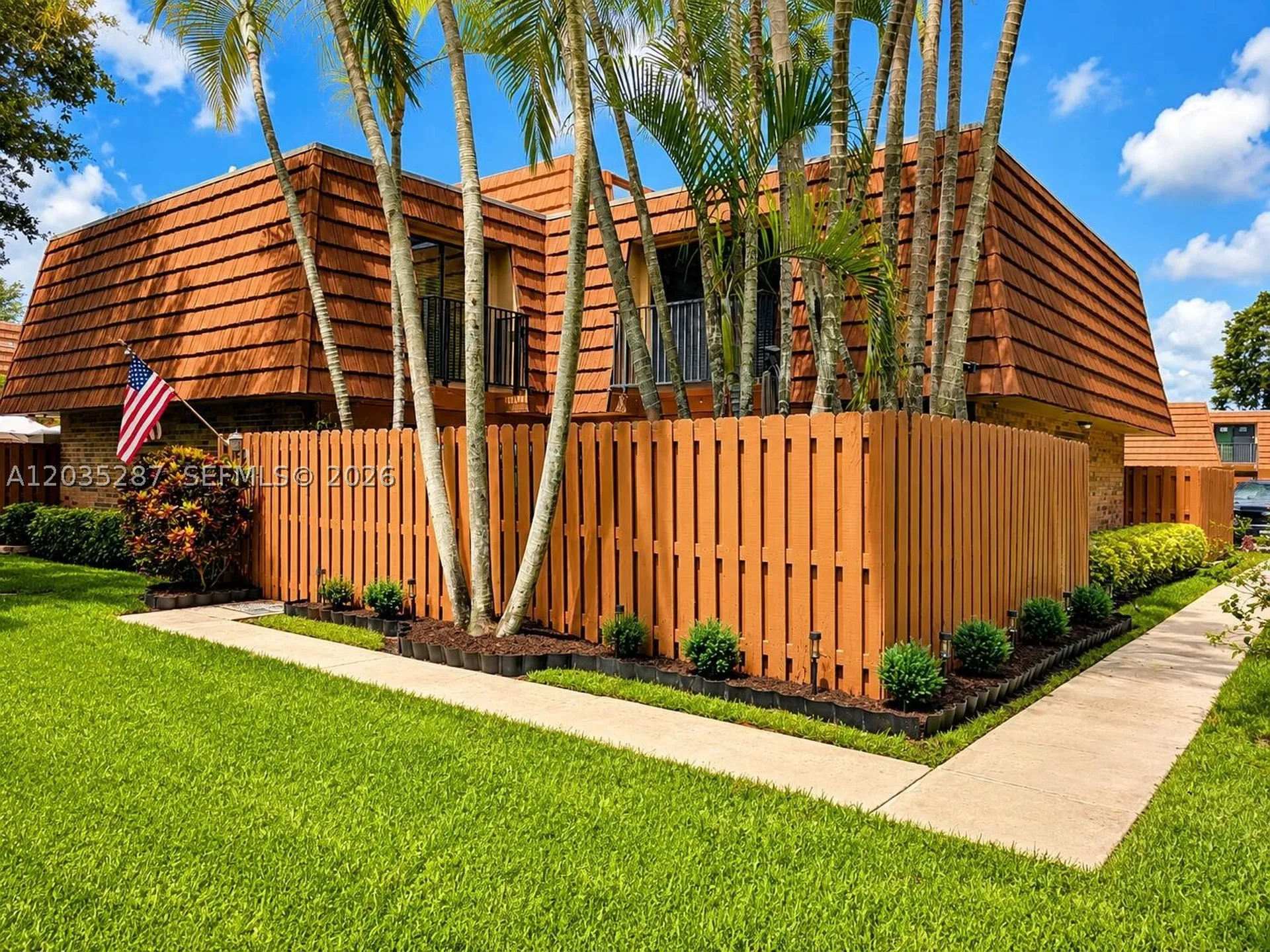 2589 Garden Hollywood FL 33026