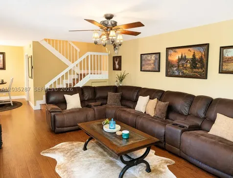 2589 Garden Hollywood FL 33026