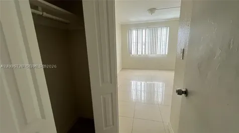 486 NW 165th St Road Miami FL 33169