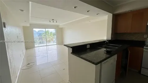 486 NW 165th St Road Miami FL 33169