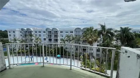 486 NW 165th St Road Miami FL 33169