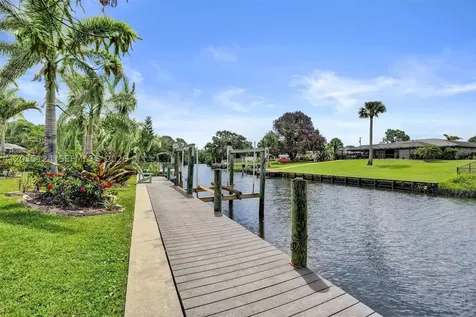 462 NE Cornwall Port St. Lucie FL 34983