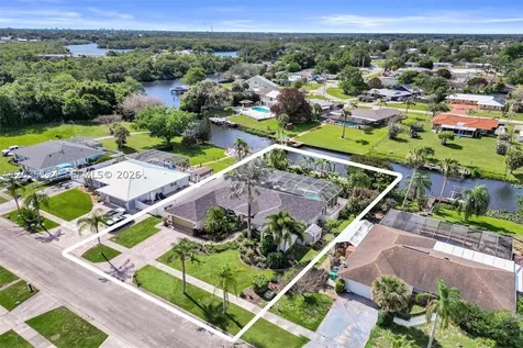 462 NE Cornwall Port St. Lucie FL 34983