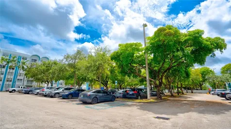 482 NW 165th St Road Miami FL 33169