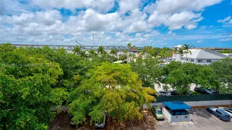 482 NW 165th St Road Miami FL 33169