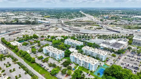 482 NW 165th St Road Miami FL 33169