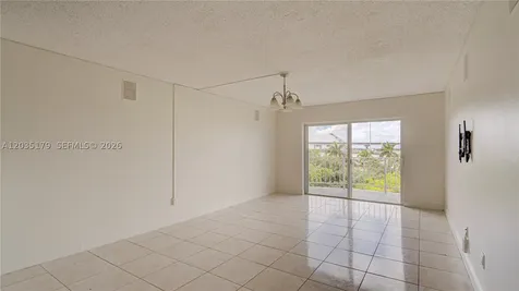 482 NW 165th St Road Miami FL 33169