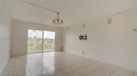 482 NW 165th St Road Miami FL 33169