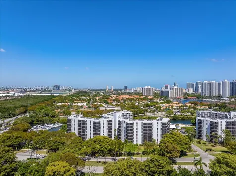 3401 N Country Club Drive Aventura FL 33180