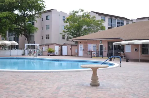 2821 Somerset Drive Lauderdale Lakes FL 33311