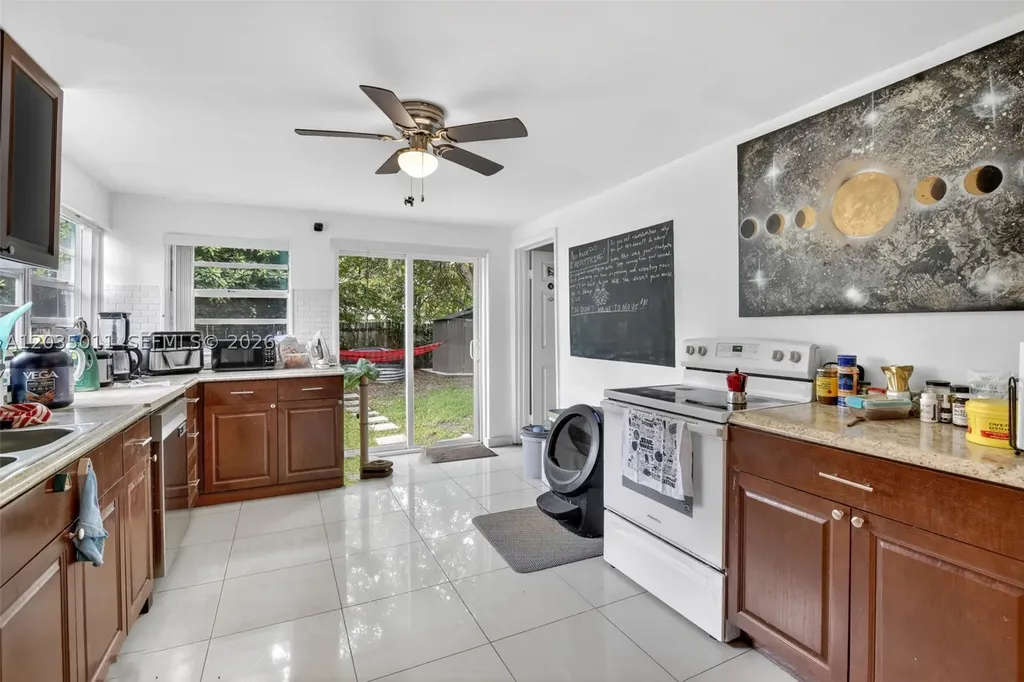 6238 Hayes Street Hollywood FL 33024