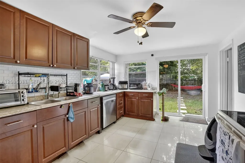 6238 Hayes Street Hollywood FL 33024