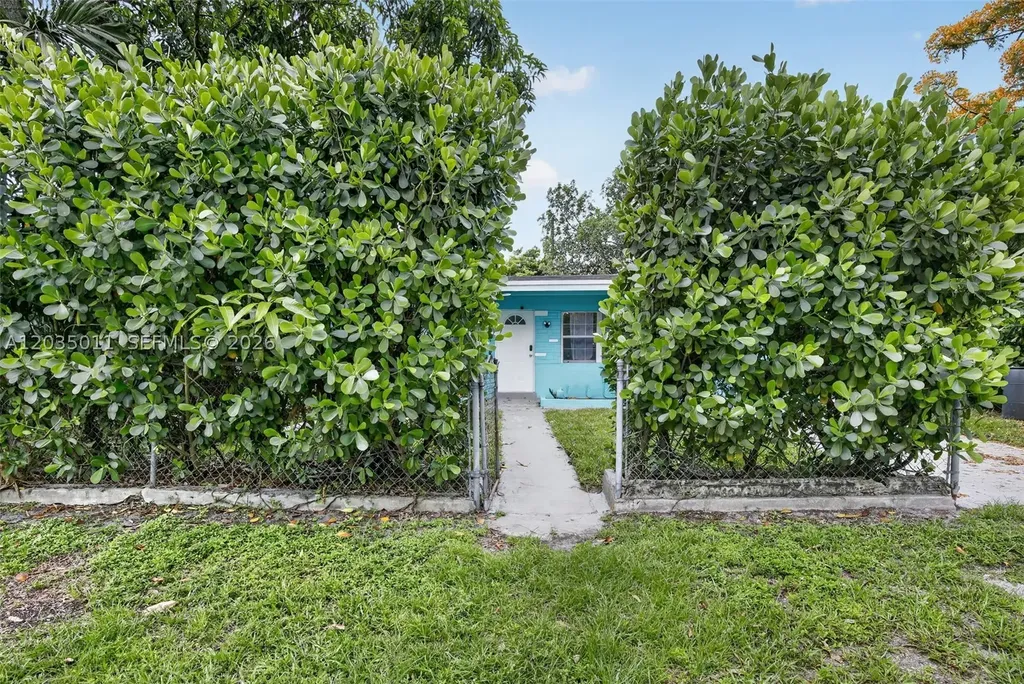 6238 Hayes Street Hollywood FL 33024