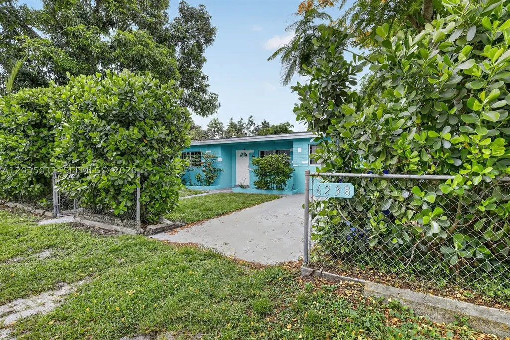 6238 Hayes Street Hollywood FL 33024