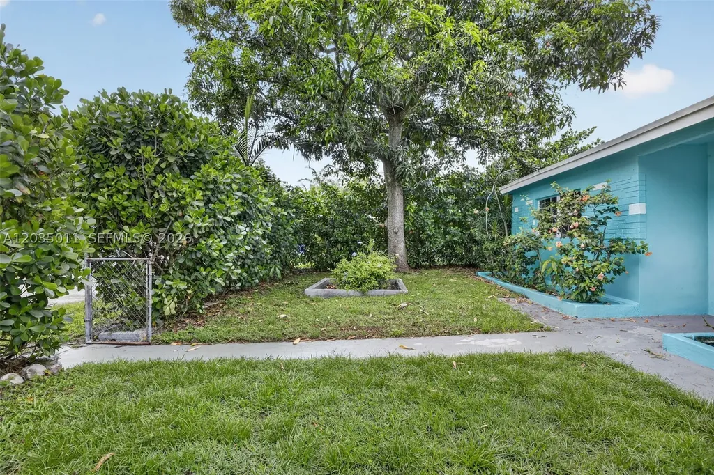 6238 Hayes Street Hollywood FL 33024