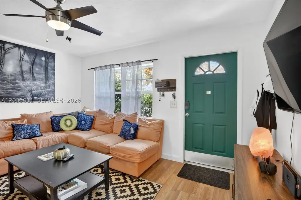 6238 Hayes Street Hollywood FL 33024
