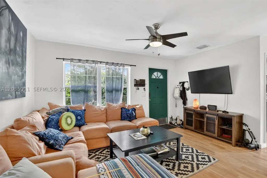 6238 Hayes Street Hollywood FL 33024