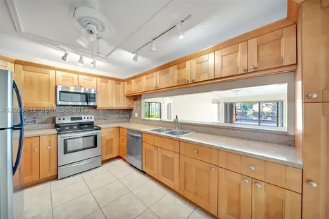 5223 W Gate Lake Road Tamarac FL 33319