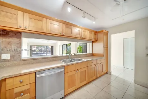 5223 W Gate Lake Road Tamarac FL 33319