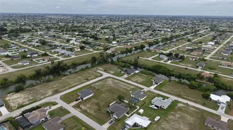 2009 NW 2nd Avenue Cape Coral FL 33993