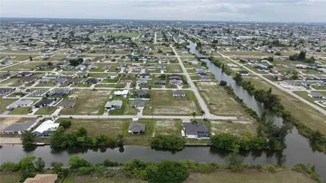 2009 NW 2nd Avenue Cape Coral FL 33993