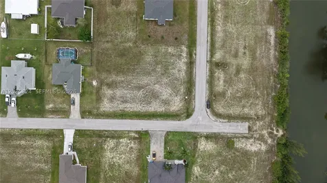 2009 NW 2nd Avenue Cape Coral FL 33993