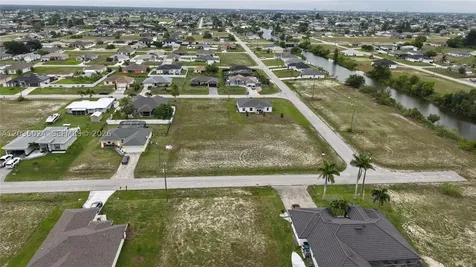 2009 NW 2nd Avenue Cape Coral FL 33993