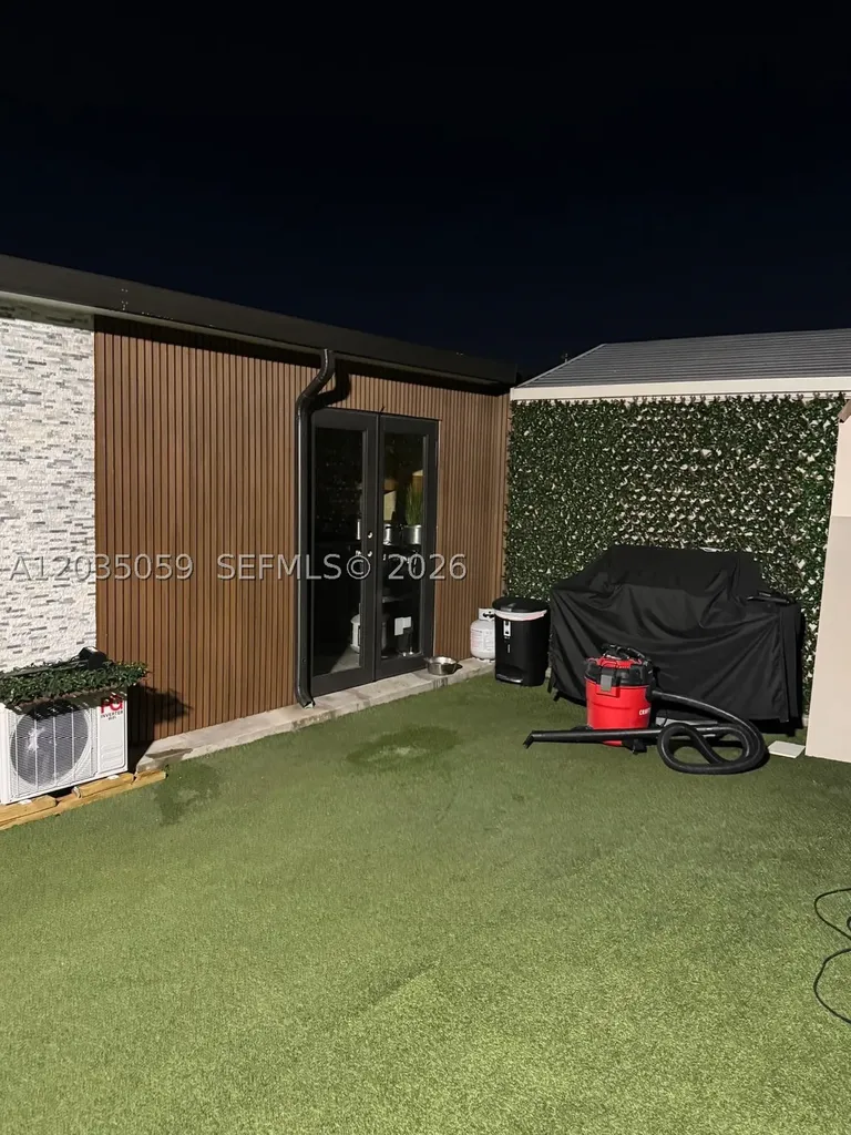 1220 N 71st Terrace Hollywood FL 33024