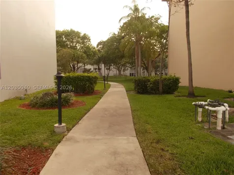 1400 SW 124th Terrace Pembroke Pines FL 33027