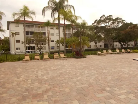 1400 SW 124th Terrace Pembroke Pines FL 33027