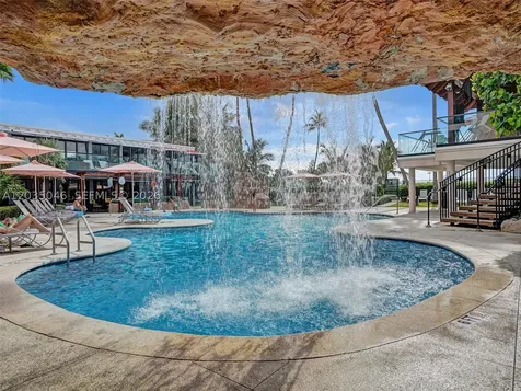 5225 Collins Avenue Miami Beach FL 33140