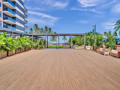 5225 Collins Avenue Miami Beach FL 33140