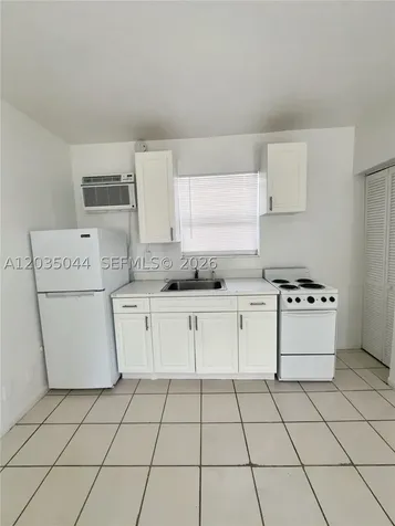 124 SE 4th Street Hallandale Beach FL 33009