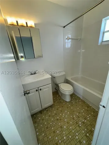 124 SE 4th Street Hallandale Beach FL 33009