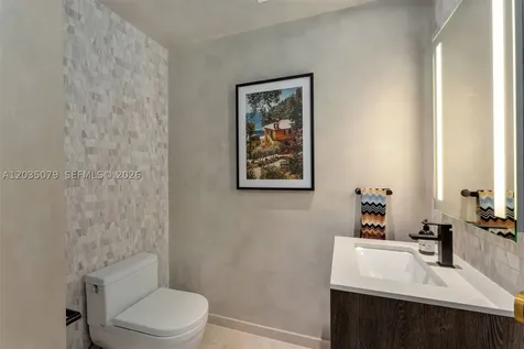 68 SE 6th Street Miami FL 33131